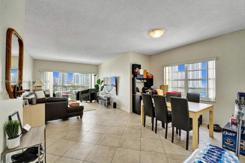 Condominio en venta en Sunny Isles Beach, Florida, 2 dormitorios, 125.42 m2 № 1080956 - foto 17