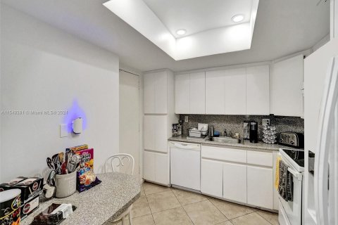 Condominio en venta en Sunny Isles Beach, Florida, 2 dormitorios, 125.42 m2 № 1080956 - foto 22