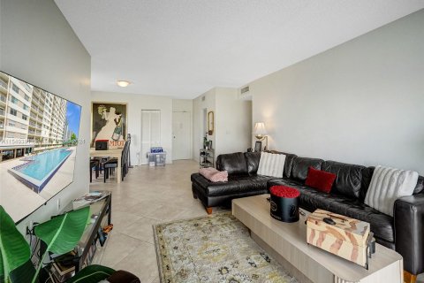 Copropriété à vendre à Sunny Isles Beach, Floride: 2 chambres, 125.42 m2 № 1080956 - photo 10