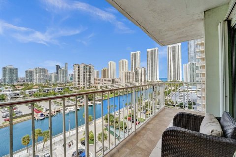 Copropriété à vendre à Sunny Isles Beach, Floride: 2 chambres, 125.42 m2 № 1080956 - photo 1