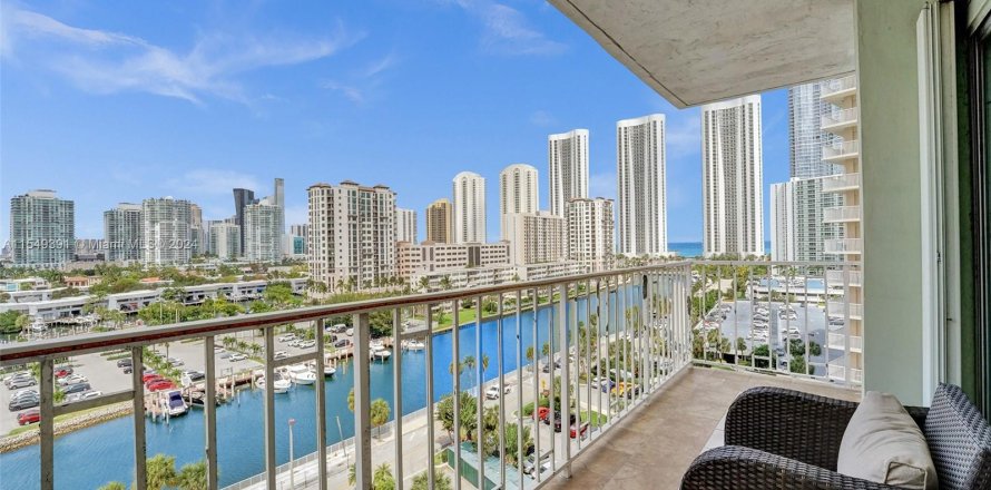 Condominio en Sunny Isles Beach, Florida, 2 dormitorios  № 1080956