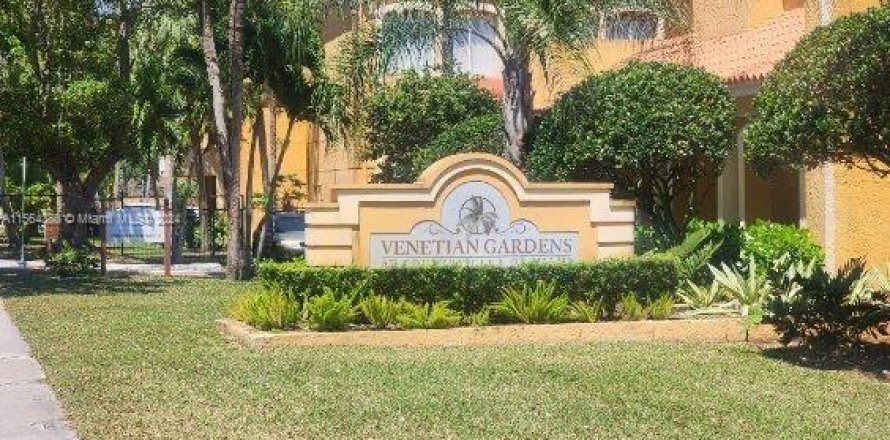 Condominio en Hialeah, Florida, 2 dormitorios  № 1099787