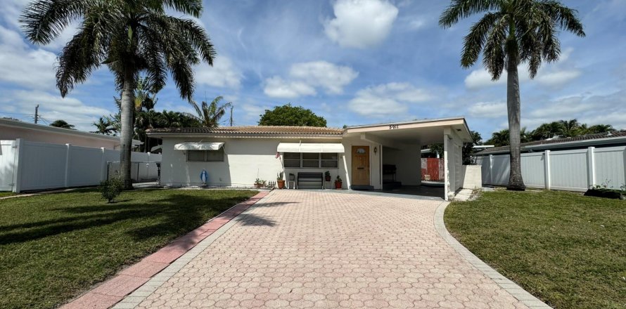 House in Fort Lauderdale, Florida 3 bedrooms, 146.51 sq.m. № 1099832