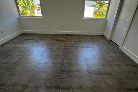 Immobilier commercial à vendre à Miami, Floride: 389.63 m2 № 1080338 - photo 14