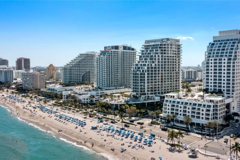 Condo in Fort Lauderdale, Florida, 1 bedroom  № 963843 - photo 1