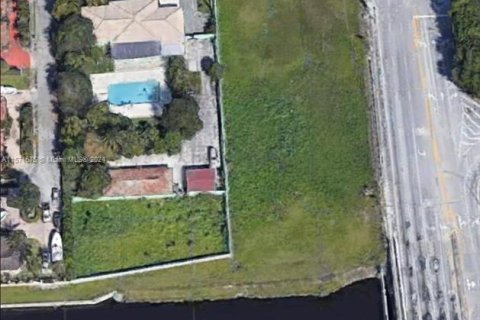 Купить земельный участок в Майами, Флорида № 1127356 - фото 1