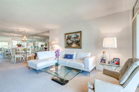 Condominio en venta en Lauderhill, Florida, 2 dormitorios, 99.41 m2 № 1127486 - foto 19