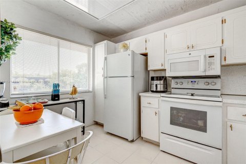 Condominio en venta en Lauderhill, Florida, 2 dormitorios, 99.41 m2 № 1127486 - foto 9