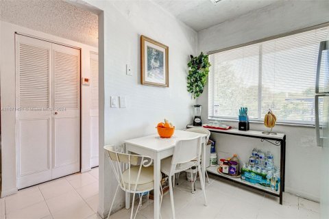 Condominio en venta en Lauderhill, Florida, 2 dormitorios, 99.41 m2 № 1127486 - foto 10