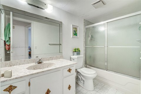 Condominio en venta en Lauderhill, Florida, 2 dormitorios, 99.41 m2 № 1127486 - foto 11