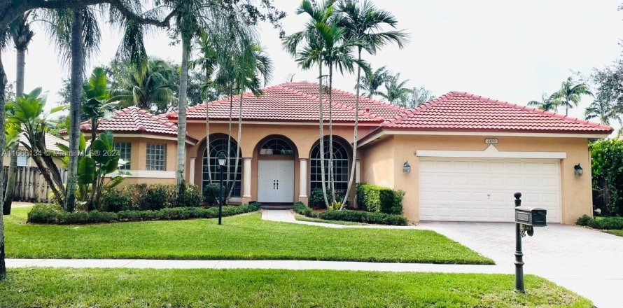 Villa ou maison à Pembroke Pines, Floride 5 chambres, 262.82 m2 № 1381986