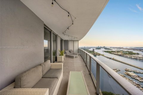 Condo in Miami, Florida, 3 bedrooms  № 1382033 - photo 2