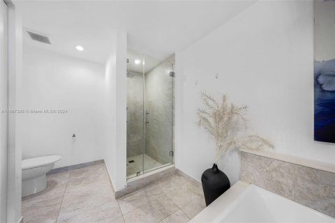 Condo in Miami, Florida, 3 bedrooms  № 1382033 - photo 14