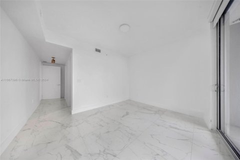 Condo in Miami, Florida, 3 bedrooms  № 1382033 - photo 29