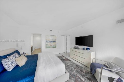 Condo in Miami, Florida, 3 bedrooms  № 1382033 - photo 11