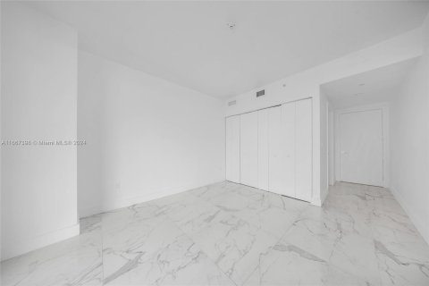 Condo in Miami, Florida, 3 bedrooms  № 1382033 - photo 25