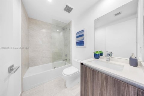 Condo in Miami, Florida, 3 bedrooms  № 1382033 - photo 23