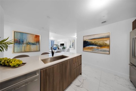 Condo in Miami, Florida, 3 bedrooms  № 1382033 - photo 22