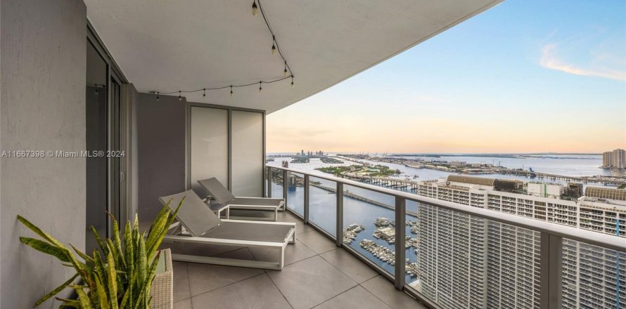 Condo in Miami, Florida, 3 bedrooms  № 1382033