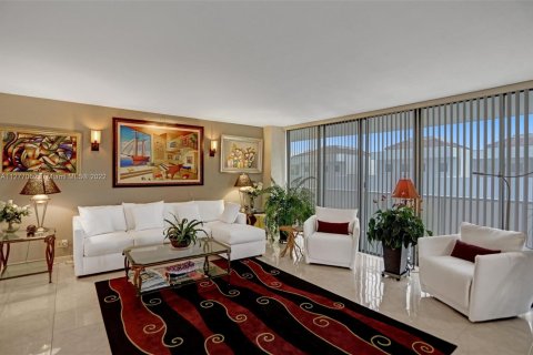 Condominio en venta en Aventura, Florida, 2 dormitorios, 167.22 m2 № 120560 - foto 7