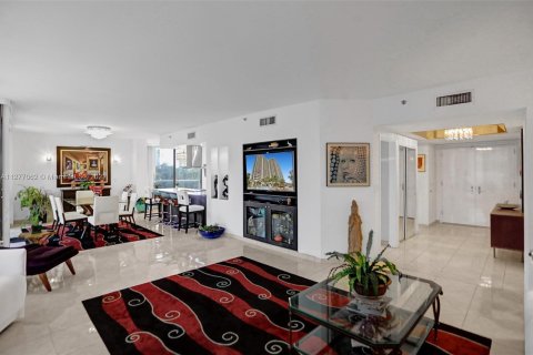 Condominio en venta en Aventura, Florida, 2 dormitorios, 167.22 m2 № 120560 - foto 2