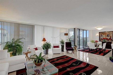 Condominio en venta en Aventura, Florida, 2 dormitorios, 167.22 m2 № 120560 - foto 9