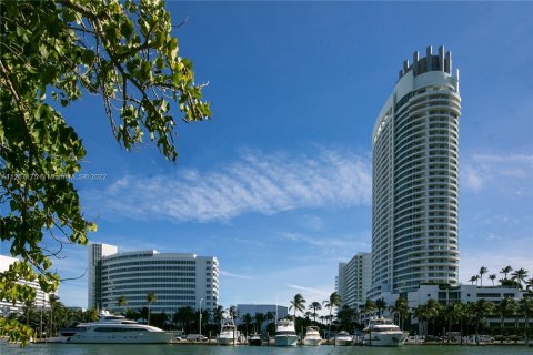 Condo in Miami Beach, Florida, 2 bedrooms  № 75447 - photo 17