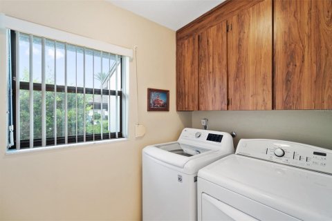 House in Port Richey, Florida 2 bedrooms, 123.19 sq.m. № 1274275 - photo 12