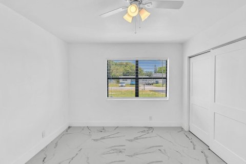 Casa en venta en West Park, Florida, 5 dormitorios, 140.28 m2 № 1097628 - foto 11