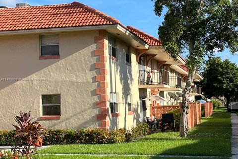 Condominio en venta en Coral Springs, Florida, 2 dormitorios, 102.19 m2 № 666210 - foto 2