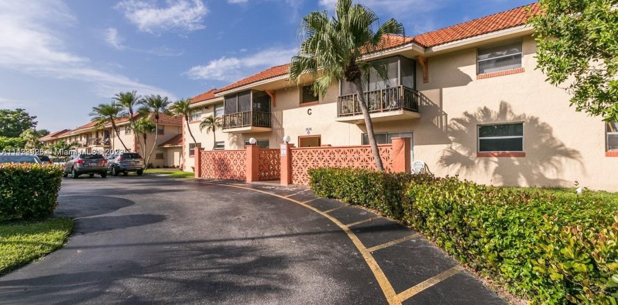 Condominio en Coral Springs, Florida, 2 dormitorios  № 666210