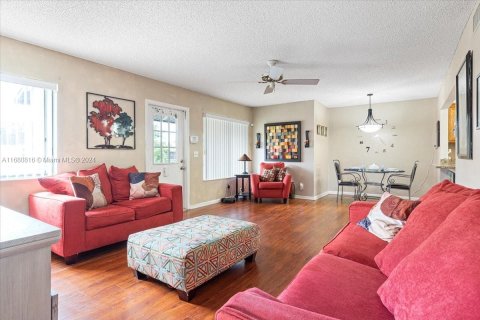 Copropriété à vendre à Greenacres, Floride: 2 chambres, 85.84 m2 № 1410945 - photo 3