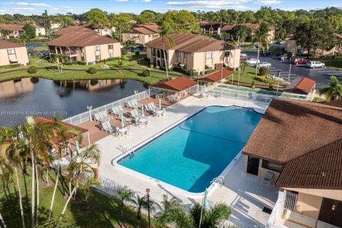 Condo in Greenacres, Florida, 2 bedrooms  № 1410945 - photo 18