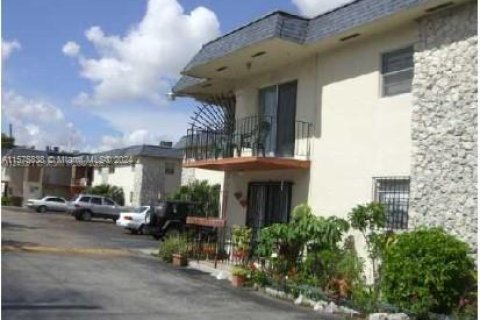 Condominio en venta en Hialeah, Florida, 1 dormitorio, 62.99 m2 № 1141661 - foto 1