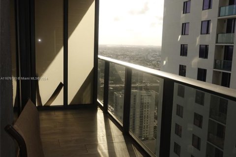 Condominio en venta en Miami, Florida, 1 dormitorio, 72.09 m2 № 1403056 - foto 1