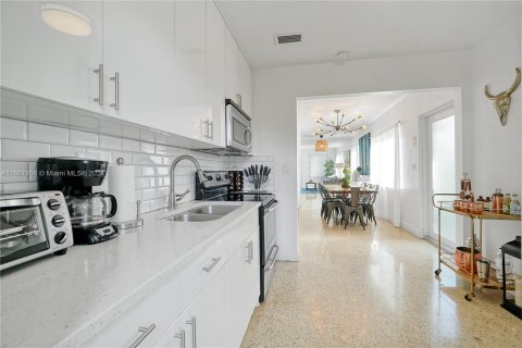 Immobilier commercial à vendre à Miami, Floride: 120.77 m2 № 1383579 - photo 15