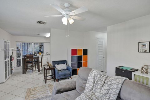 Casa en venta en Tamarac, Florida, 2 dormitorios, 104.24 m2 № 1383537 - foto 14