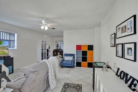 Casa en venta en Tamarac, Florida, 2 dormitorios, 104.24 m2 № 1383537 - foto 12