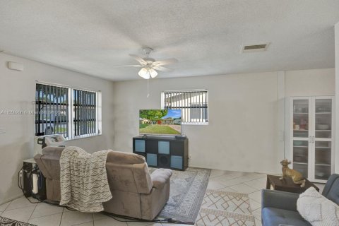 Casa en venta en Tamarac, Florida, 2 dormitorios, 104.24 m2 № 1383537 - foto 13