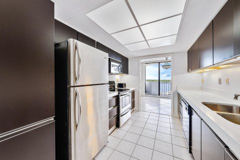 Condo in North Palm Beach, Florida, 2 bedrooms  № 738218 - photo 11