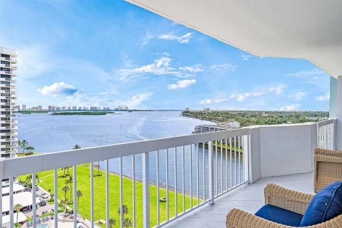 Condo in North Palm Beach, Florida, 2 bedrooms  № 738218 - photo 19