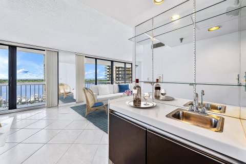 Condominio en venta en North Palm Beach, Florida, 2 dormitorios, 145.11 m2 № 738218 - foto 12