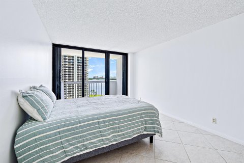 Condo in North Palm Beach, Florida, 2 bedrooms  № 738218 - photo 3