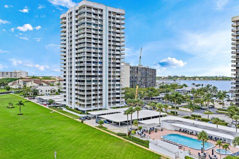 Condominio en venta en North Palm Beach, Florida, 2 dormitorios, 145.11 m2 № 738218 - foto 1