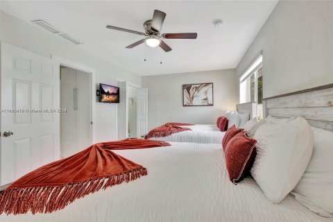 Casa en venta en Miami, Florida, 5 dormitorios, 192.49 m2 № 1376059 - foto 27