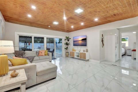 Casa en venta en Miami, Florida, 5 dormitorios, 192.49 m2 № 1376059 - foto 12