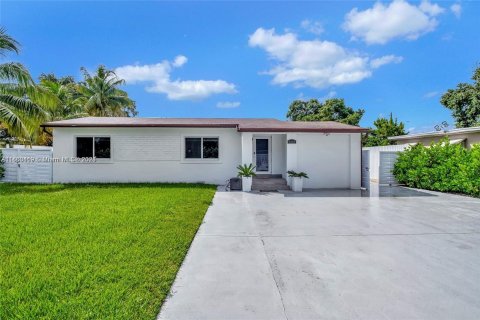 Casa en venta en Miami, Florida, 5 dormitorios, 192.49 m2 № 1376059 - foto 1