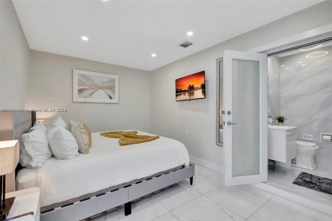 Casa en venta en Miami, Florida, 5 dormitorios, 192.49 m2 № 1376059 - foto 29