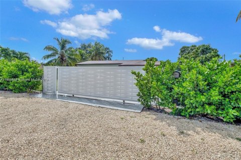 Casa en venta en Miami, Florida, 5 dormitorios, 192.49 m2 № 1376059 - foto 4