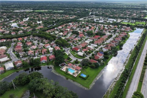 House in Weston, Florida 4 bedrooms, 189.06 sq.m. № 1376060 - photo 24